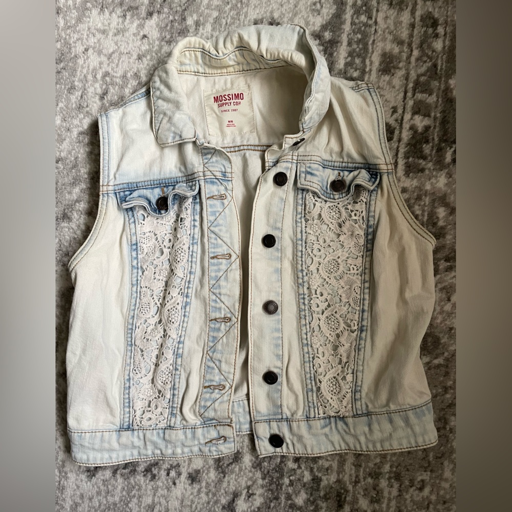 Mossimo womens sleeveless jean jacket medium